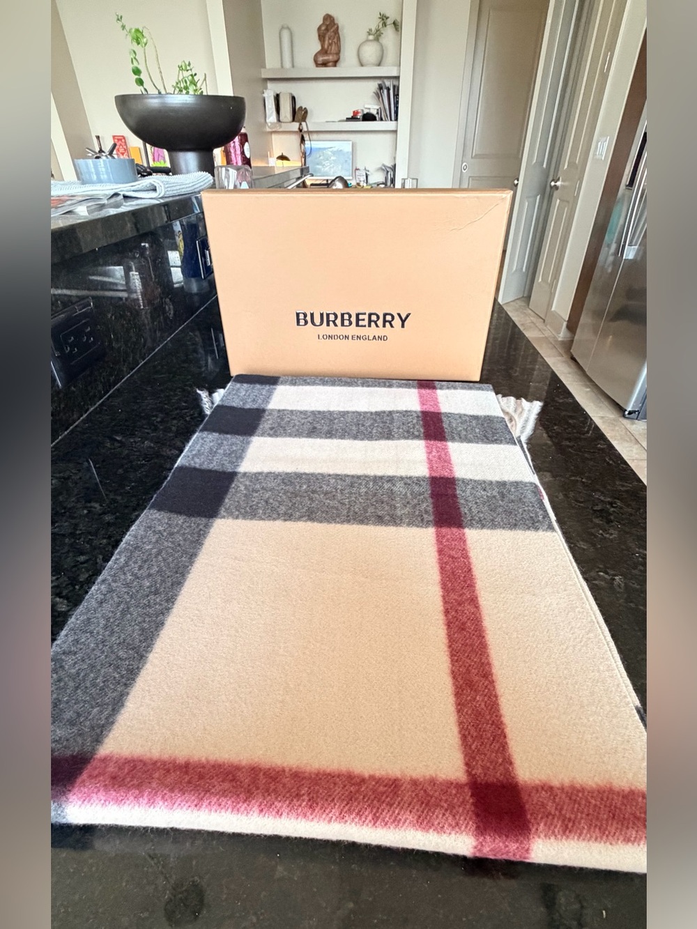NEW 💕 XL BURBERRY LONDON Warm Gray HalfMega Giant Check Cashmere Scarf Shawl - Picture 8 of 9